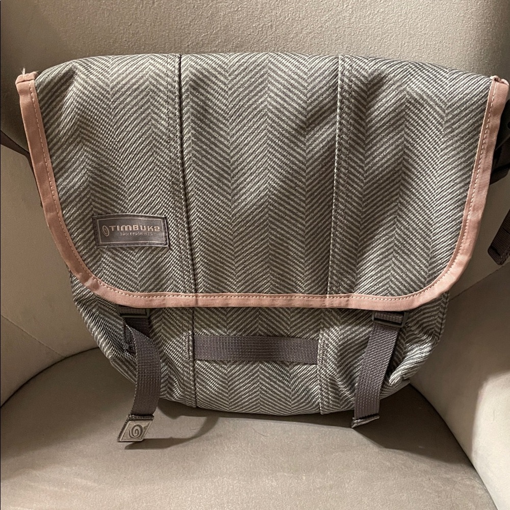 EUC Timbuk2 Herringbone Gray and Pink Messenger Bag